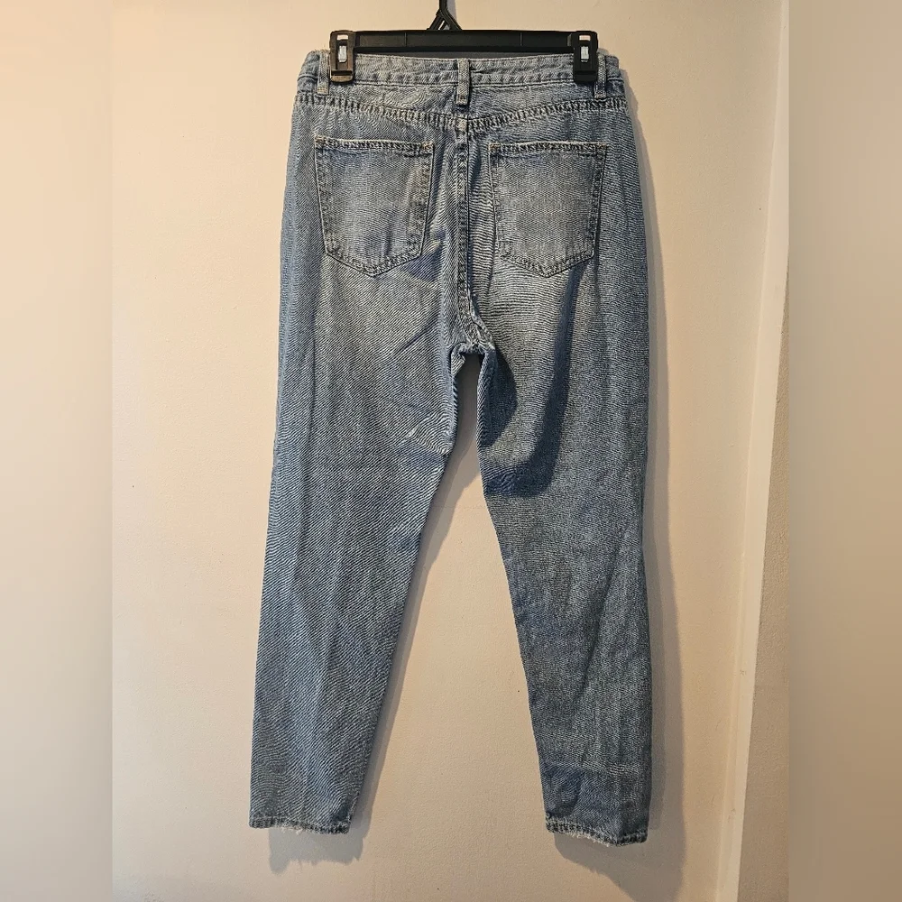 90s Ultra High Rise Mom Jeans | Light Wash Denim | Size 3